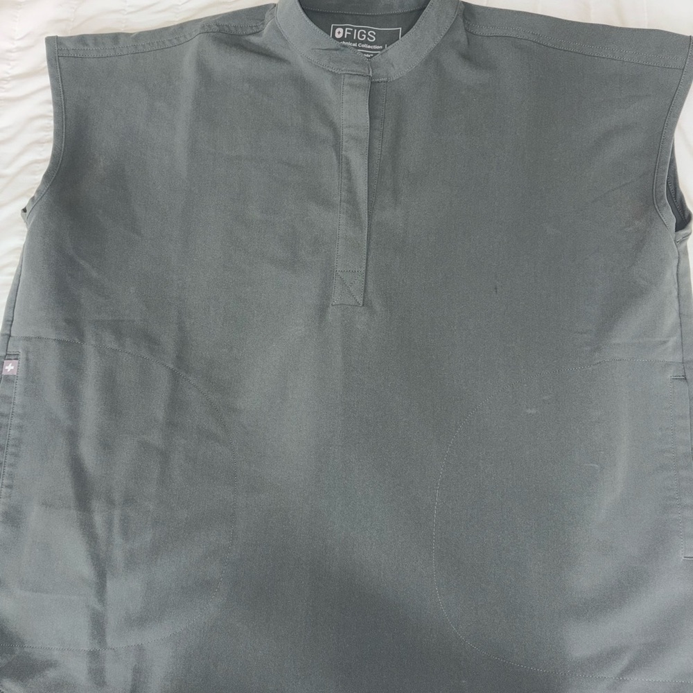 FIGS Slater Tank Scrub set